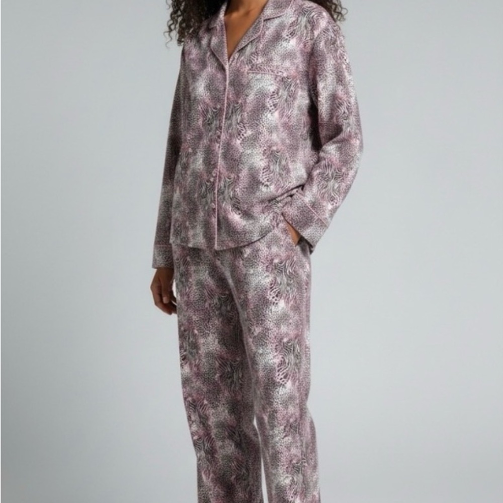 RARE
NWT SOLD OUT skims longsleeve sleepset 💕🩷